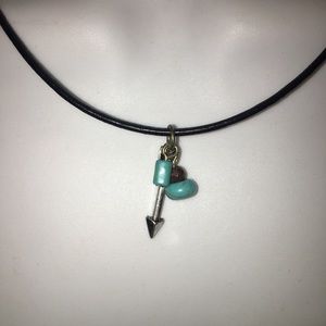 Charm necklace arrow & turquoise on black leather